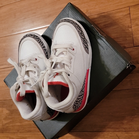 Jordan 3s - Picture 2 of 4